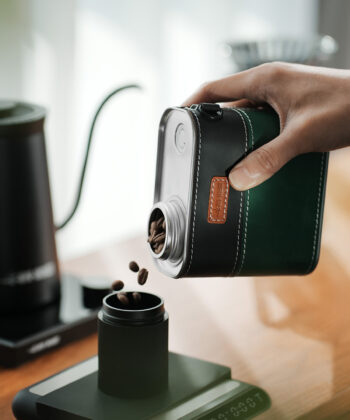 Alternative view of Canister almacenamiento de cafe cuero MHW-3BOMBER